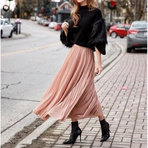 Aritzia Wilfred Twirl Skirt in Peachy Pink Size M